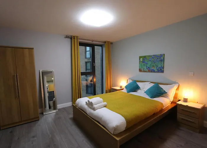 Stunning Top Floor Southside Apartment 2 Beds Parking Wifi Netflix